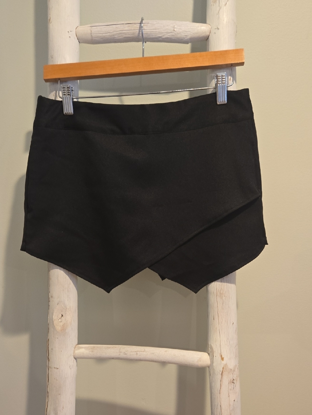 Women's Black Wrap-Front Skort Shorts NWT Medium